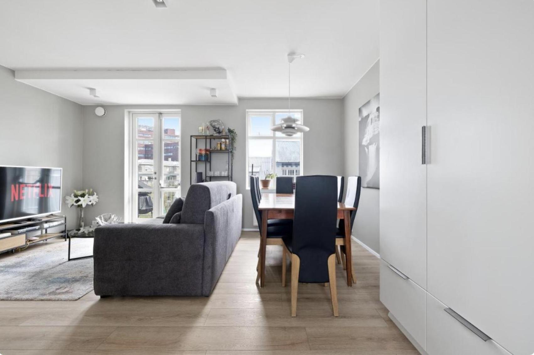 Cheerful Down Town Apartment Reykjavik Ngoại thất bức ảnh