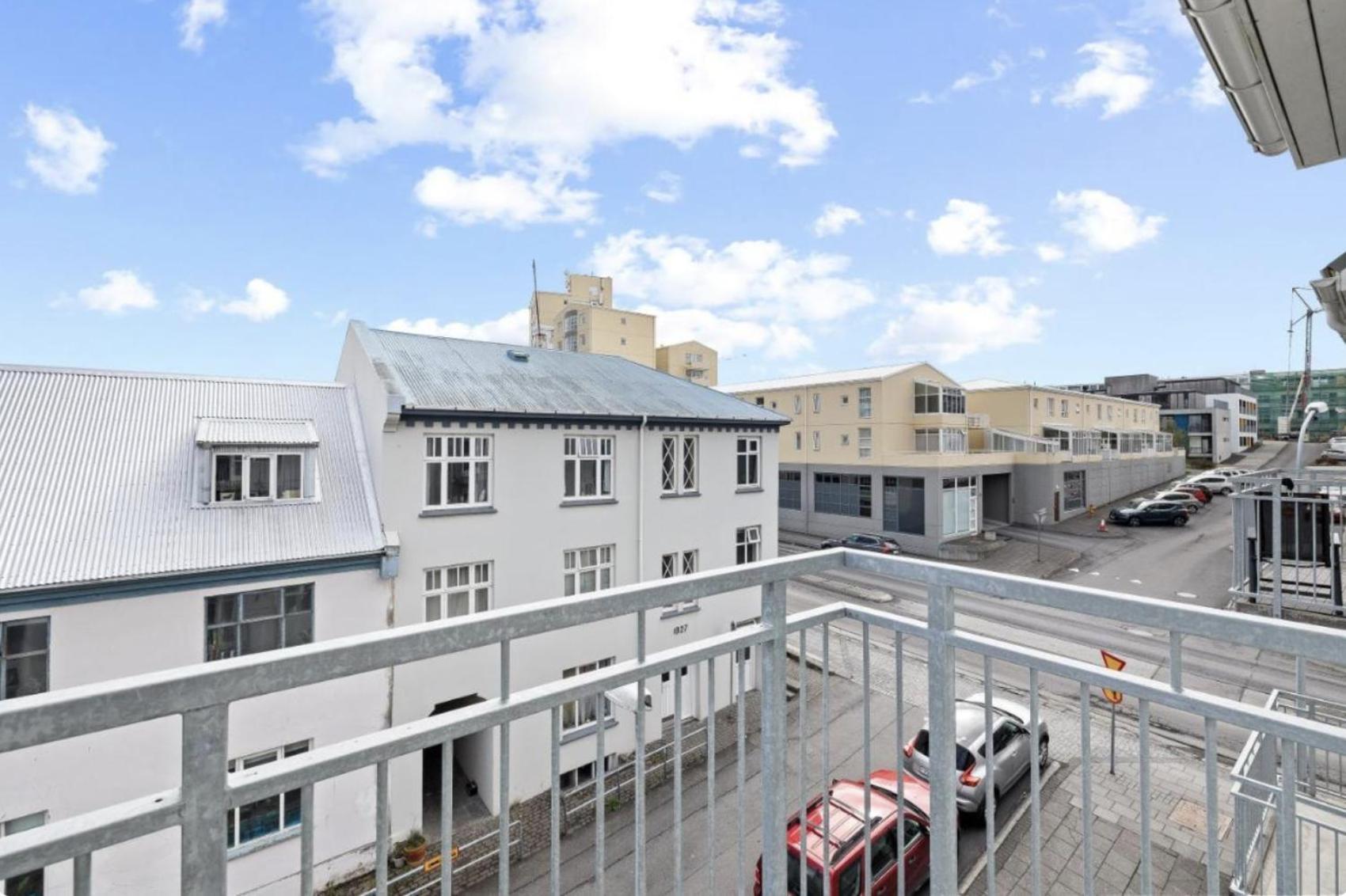 Cheerful Down Town Apartment Reykjavik Ngoại thất bức ảnh