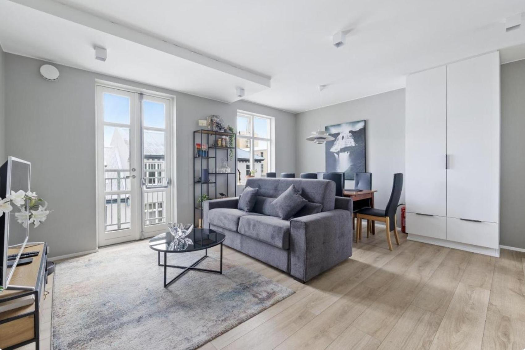 Cheerful Down Town Apartment Reykjavik Ngoại thất bức ảnh