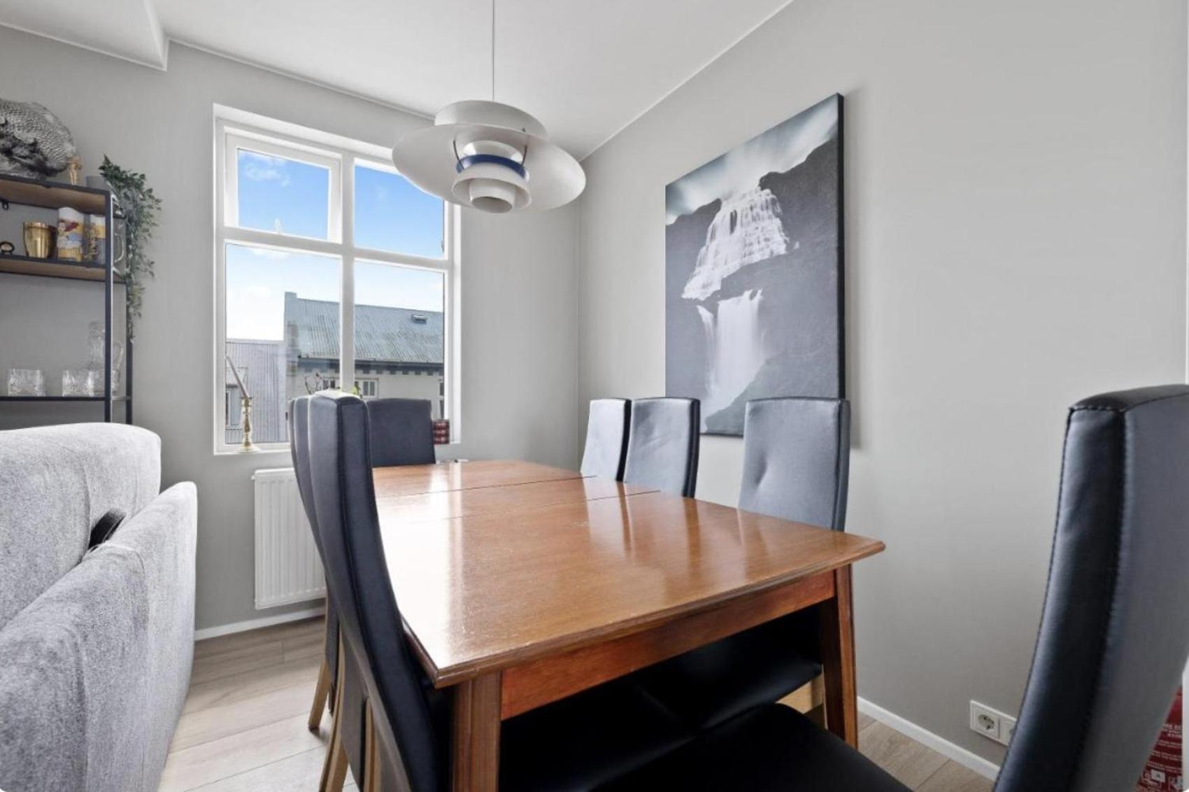 Cheerful Down Town Apartment Reykjavik Ngoại thất bức ảnh