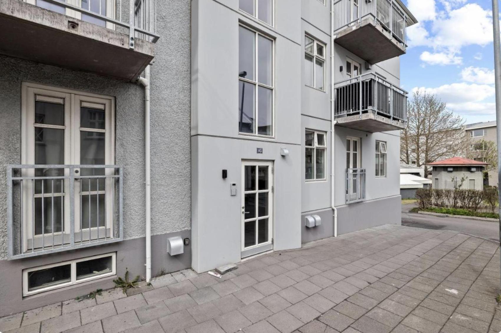 Cheerful Down Town Apartment Reykjavik Ngoại thất bức ảnh